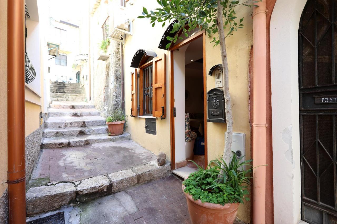 Porta Catania & Duomo Cozy Apartment Taormina Eksteriør billede